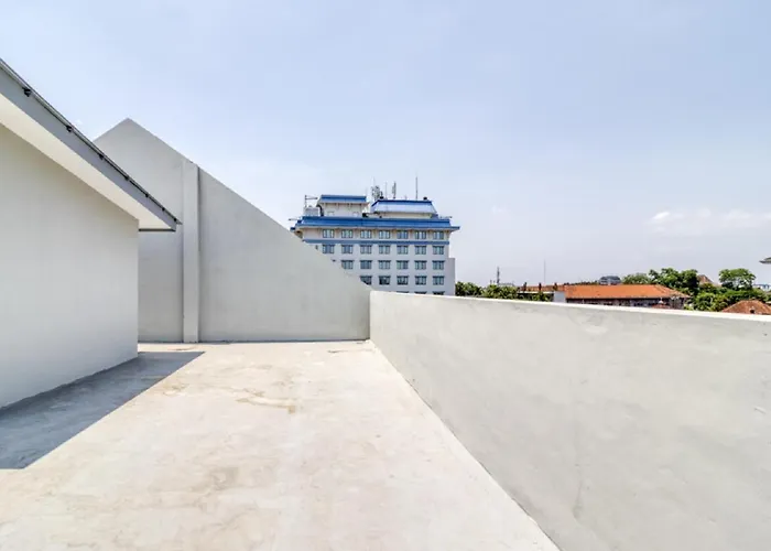 RedDoorz Syariah Near Galeria MallHotel Jogja